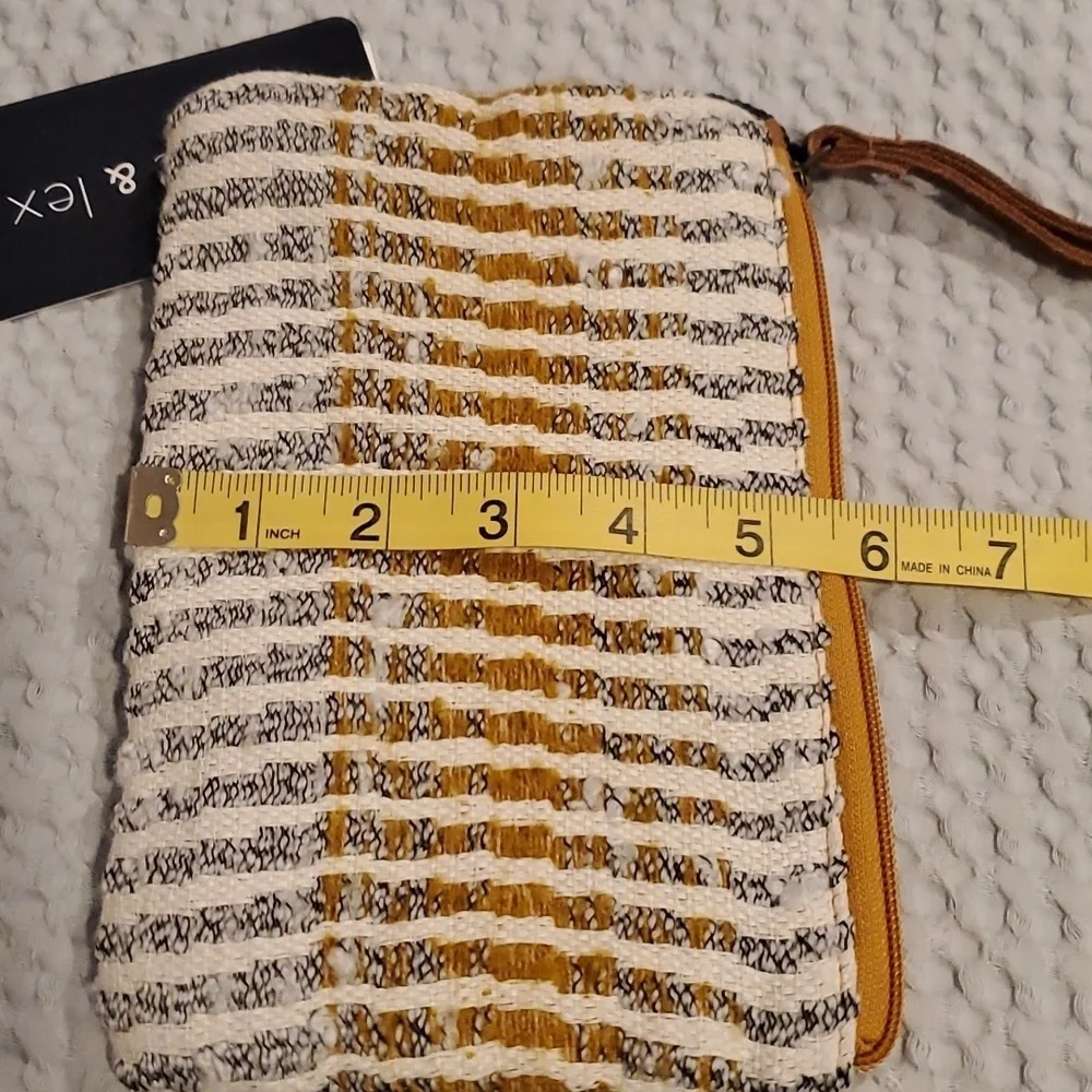 NWT Chloe & Lex Wristlet (#17)